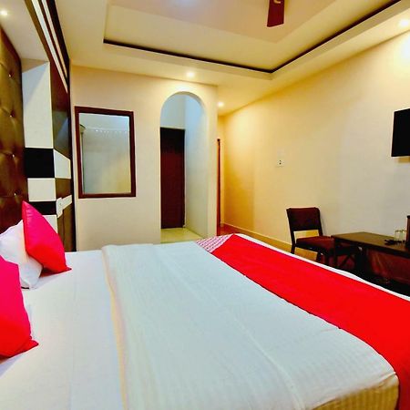 Oyo 26909 Hotel Paras Mandi Luaran gambar