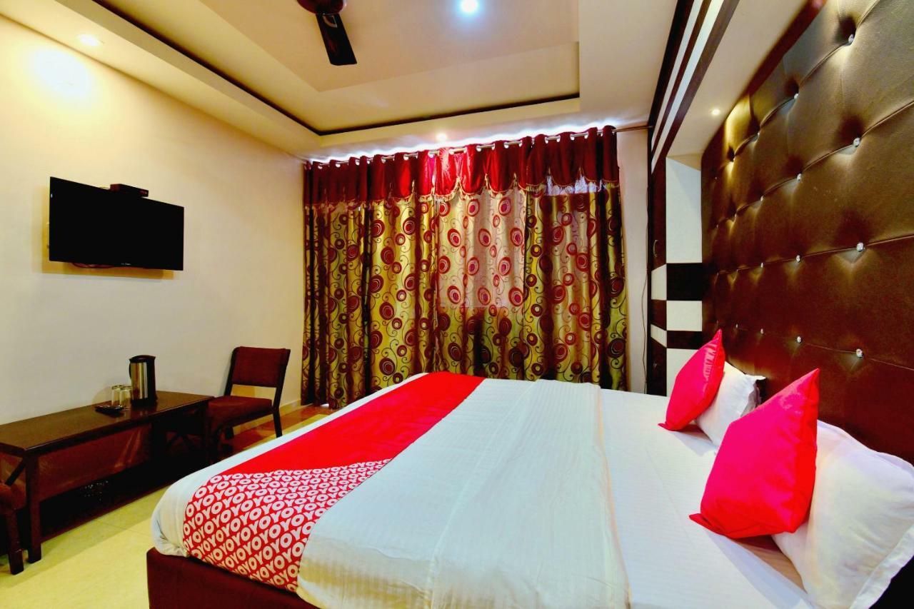 Oyo 26909 Hotel Paras Mandi Luaran gambar