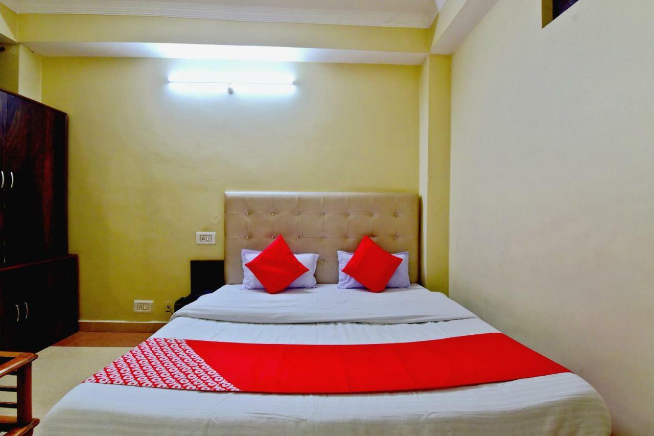 Oyo 26909 Hotel Paras Mandi Luaran gambar